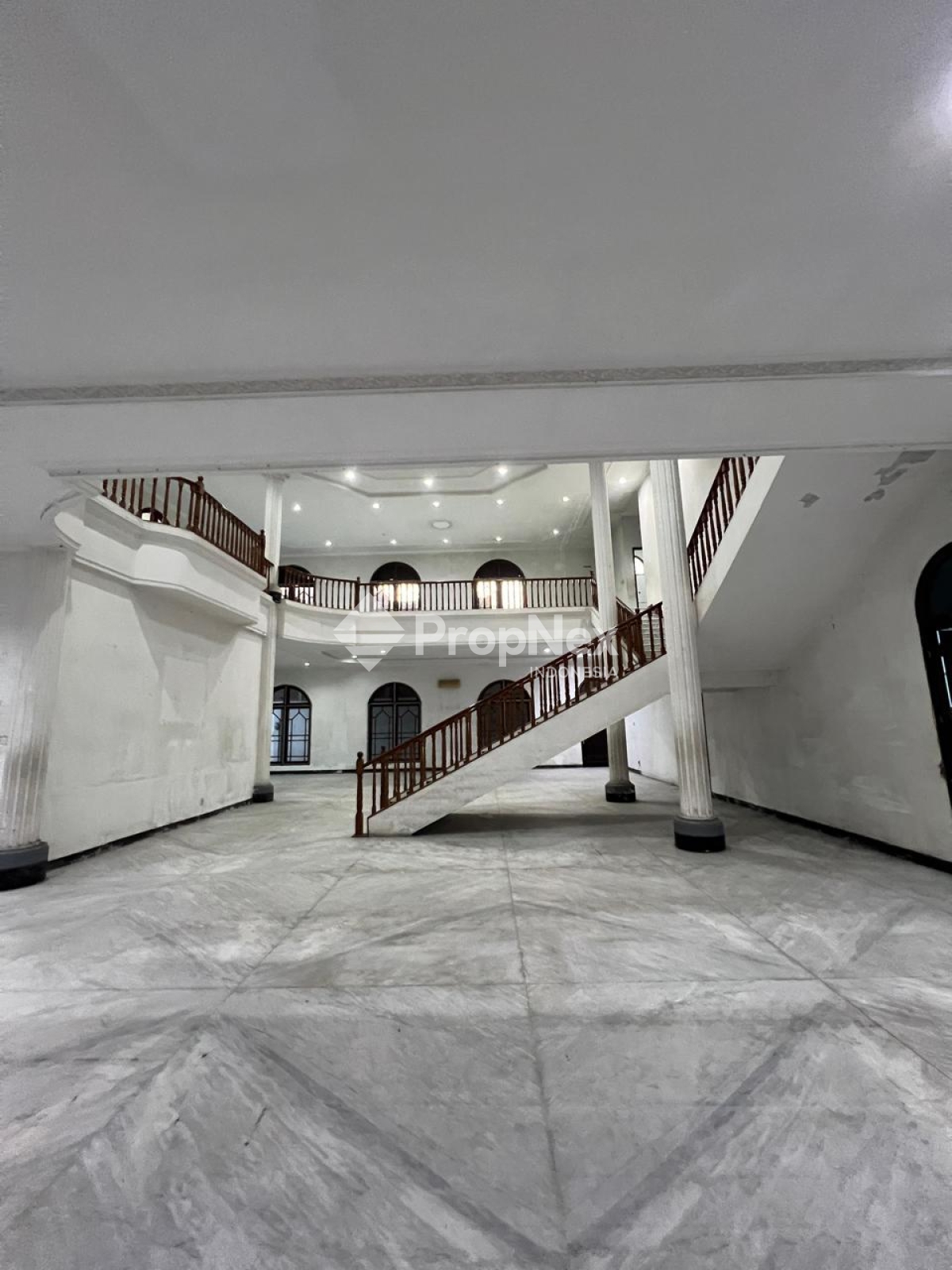 Rumah 2 Lantai Bagus SHM di Mojoklanggru Siap Huni — foto 6